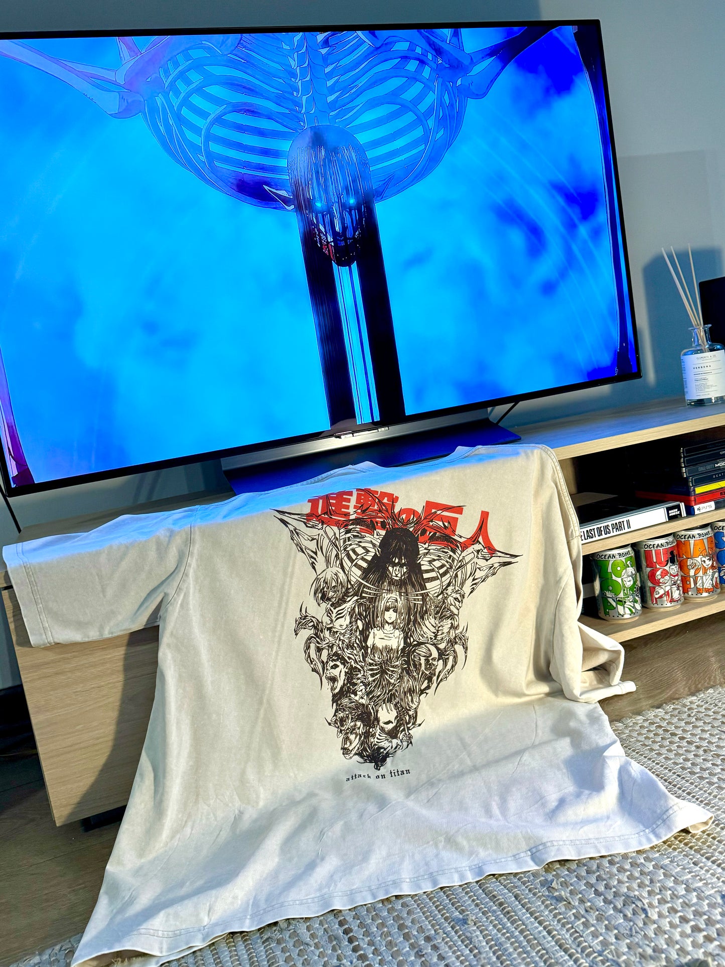 POLERA ATTACK ON TITAN ALL TITANS - ENCARGO